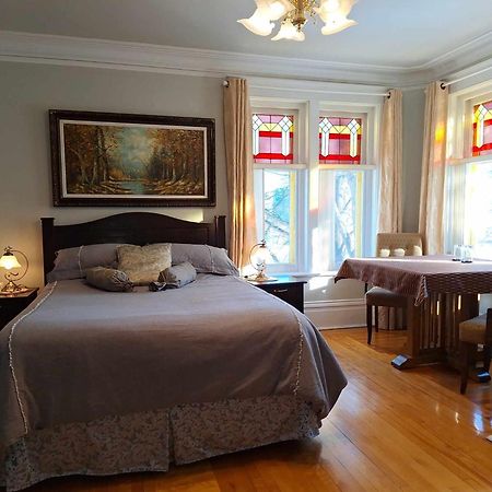 Le 100 St-Laurent Louiseville Екстериор снимка